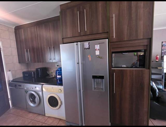 3 BEDROOM TOWNHOUSE FOR SALE IN EIKE PARK